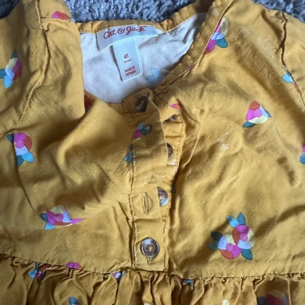 Toddler short sleeve floral dress.